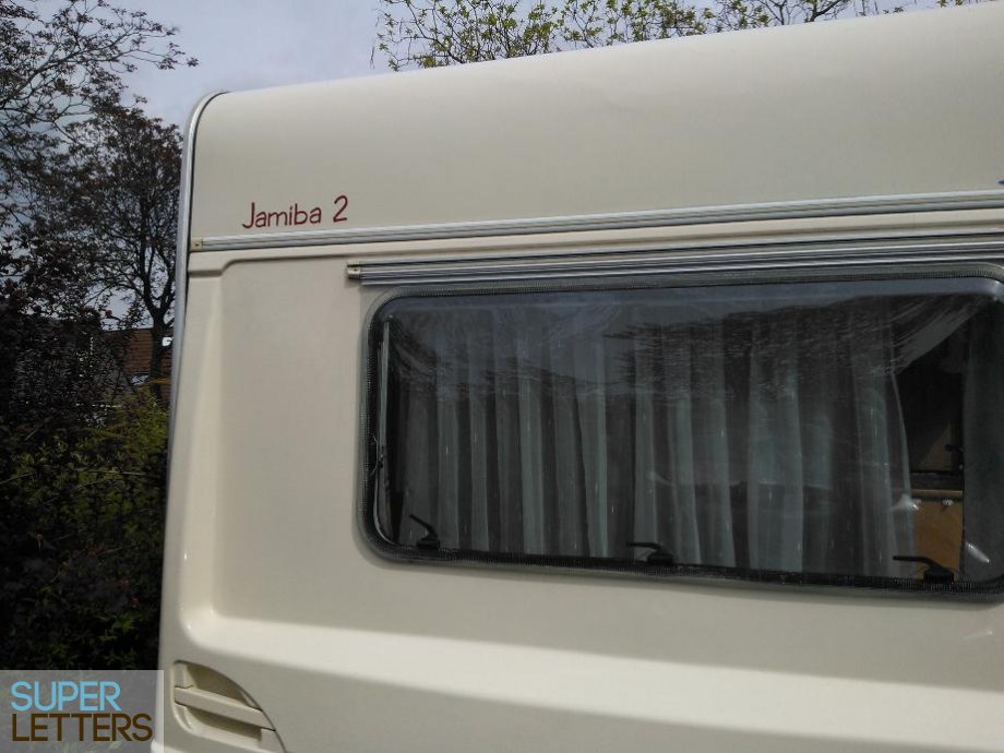 naamstickers | Naam op de caravan